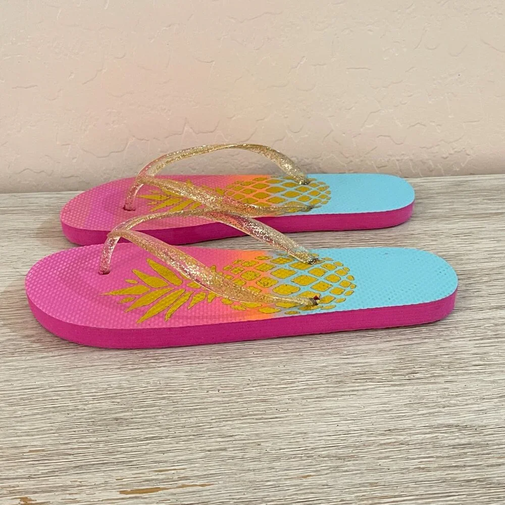 New The Children's Place Flip Flop Sandals Foil Metallic Gold Pineapple 5/6
